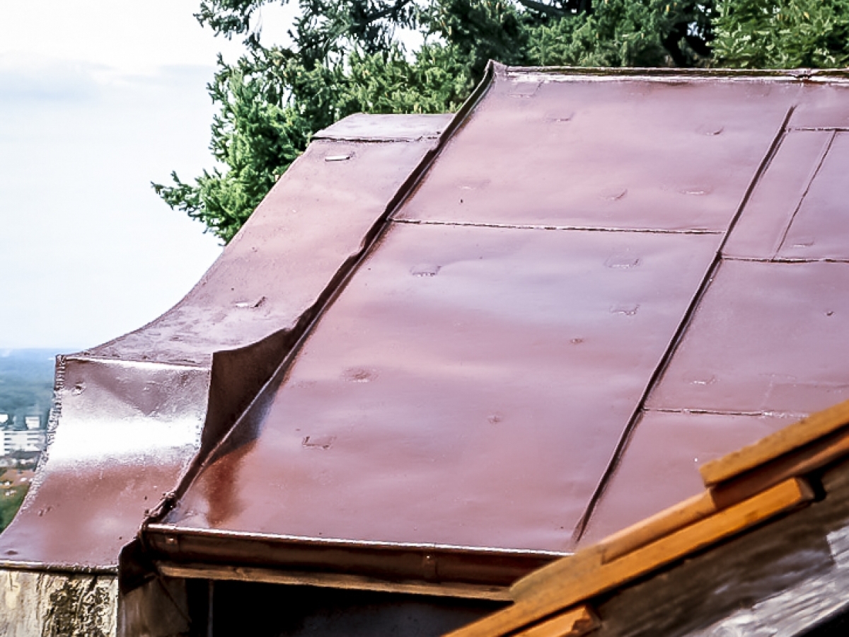 Dachbeschichtung mit Inertol Bitumenfarbe